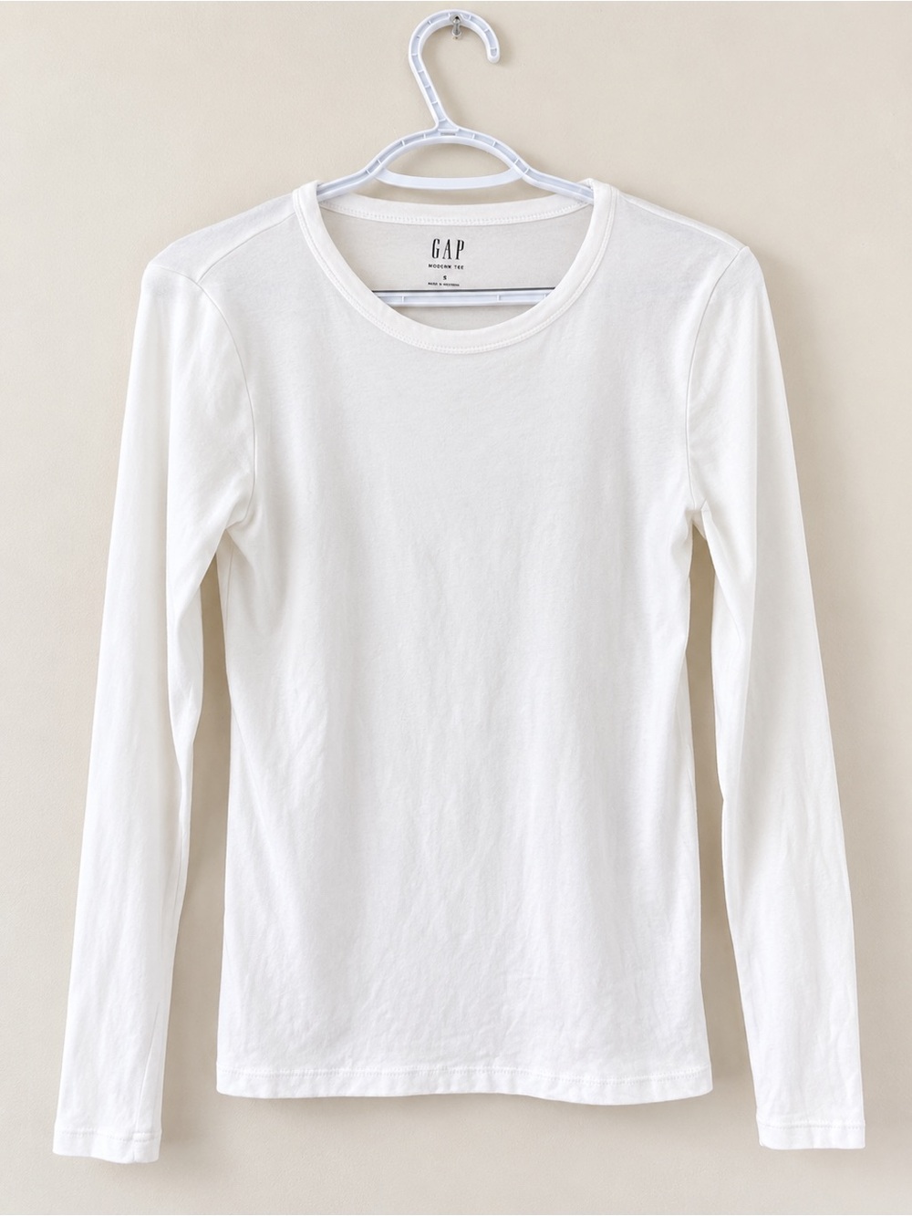 GAP Modern Tee Short Sleeve Crewneck in Off-White/Cream